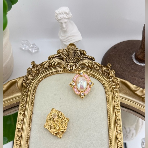 Vintage-Inspired Pink & Pearl Statement Earrings - Picture 5 of 11